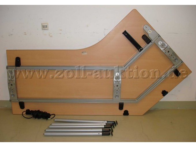 demontierter Freiformtisch rechts