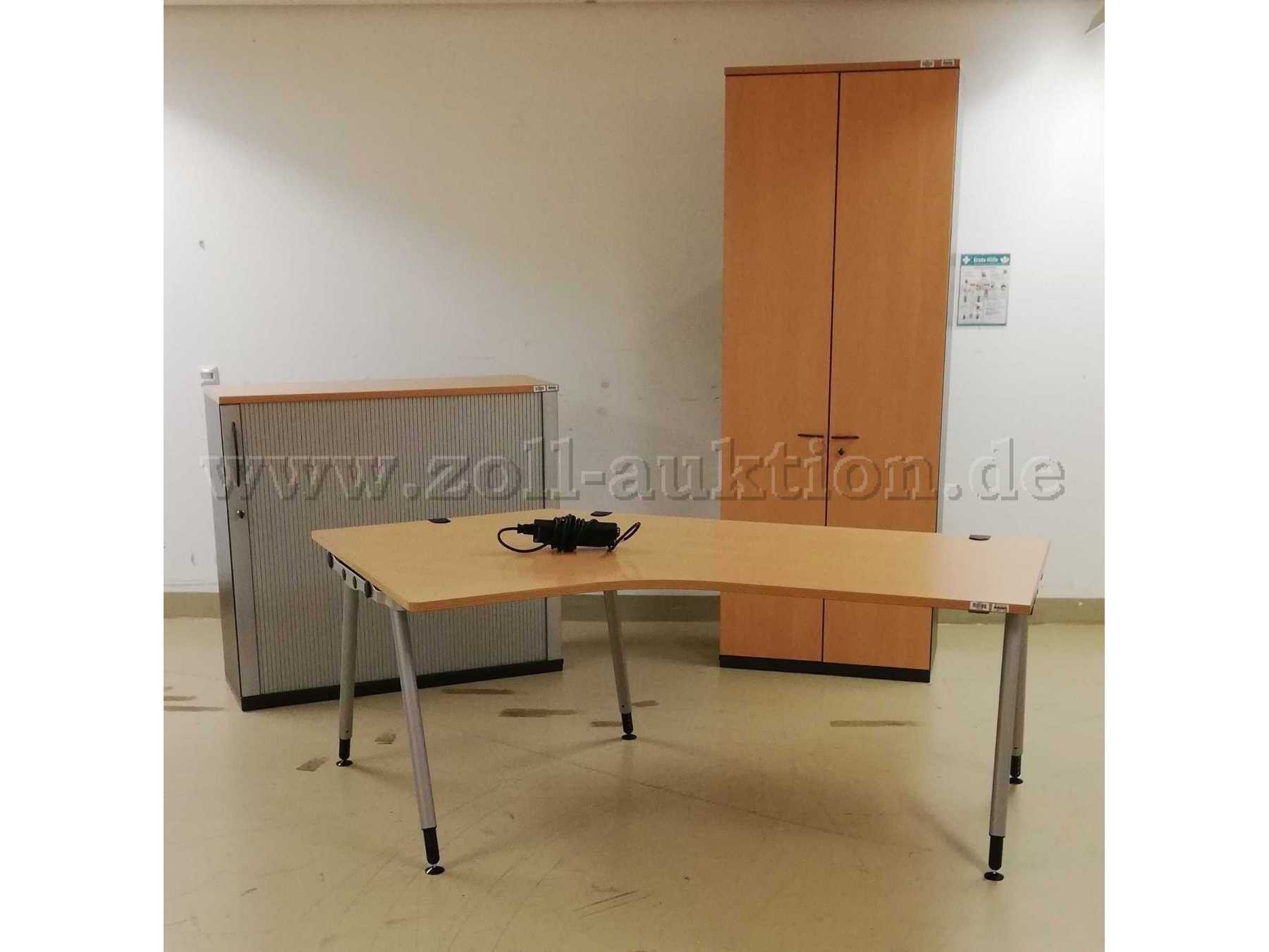 komplettes Los mit Freiformtisch links