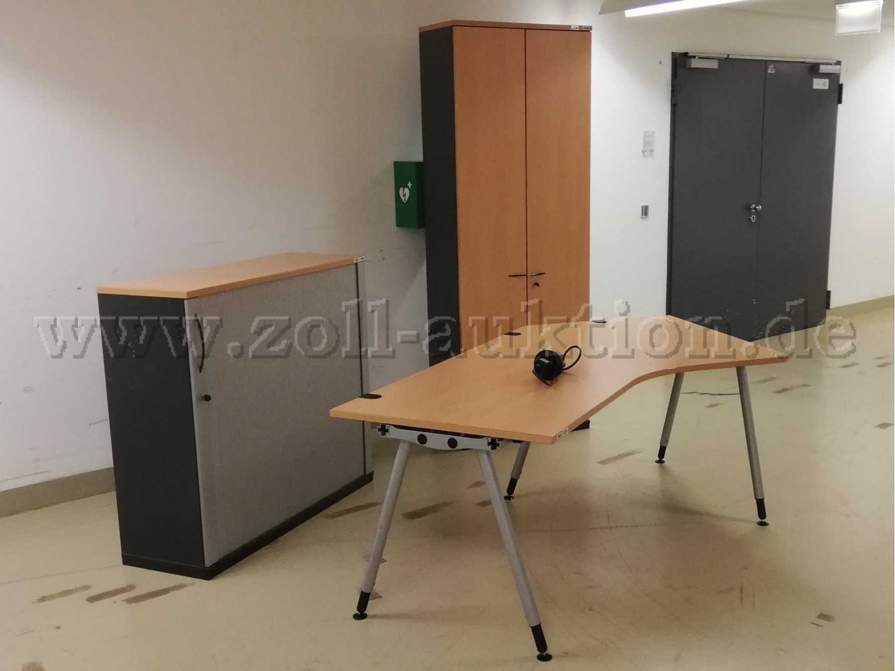 komplettes Los mit Freiformtisch rechts
