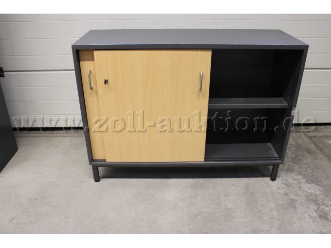 Schiebetürenschrank offen