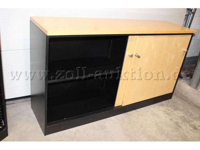 Schiebetürenschrank offen