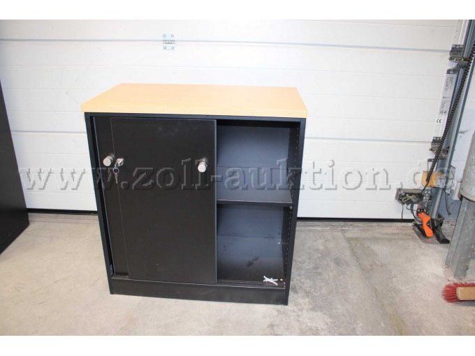 Schiebetürenschrank offen