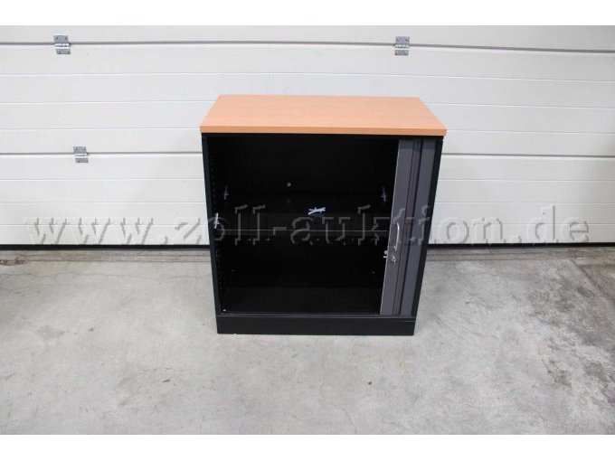Rolltürenschrank geöffnet