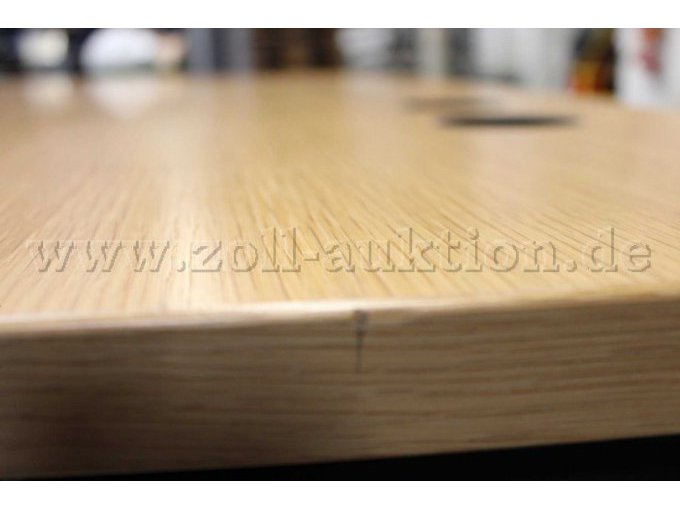 Beschädigung Schreibtisch