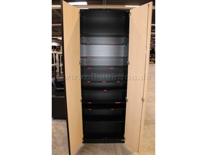 Schrank geöffnet