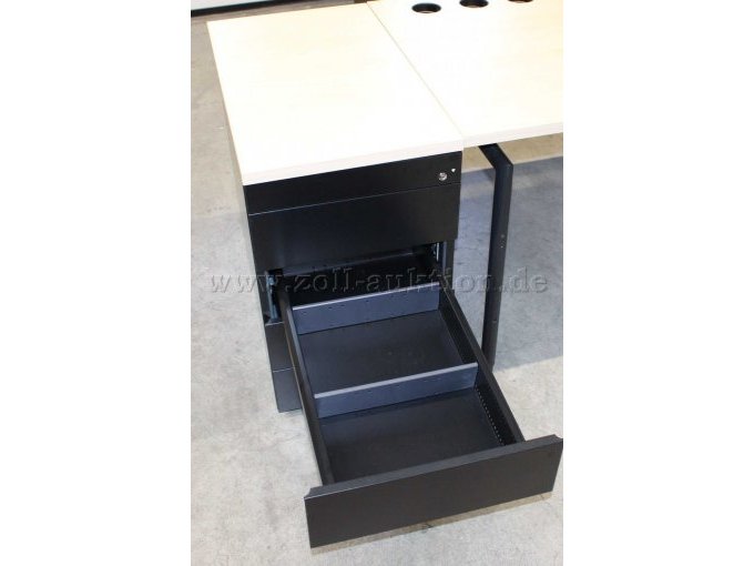 Beistellcontainer geöffnet