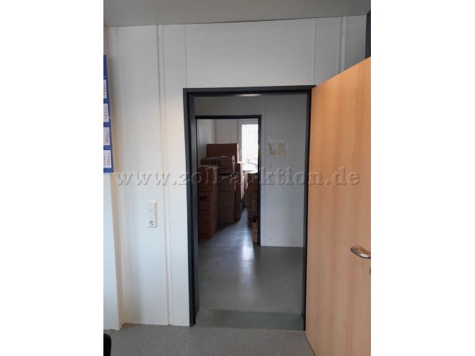 Eingang - Blick ins Besprechungszimmer