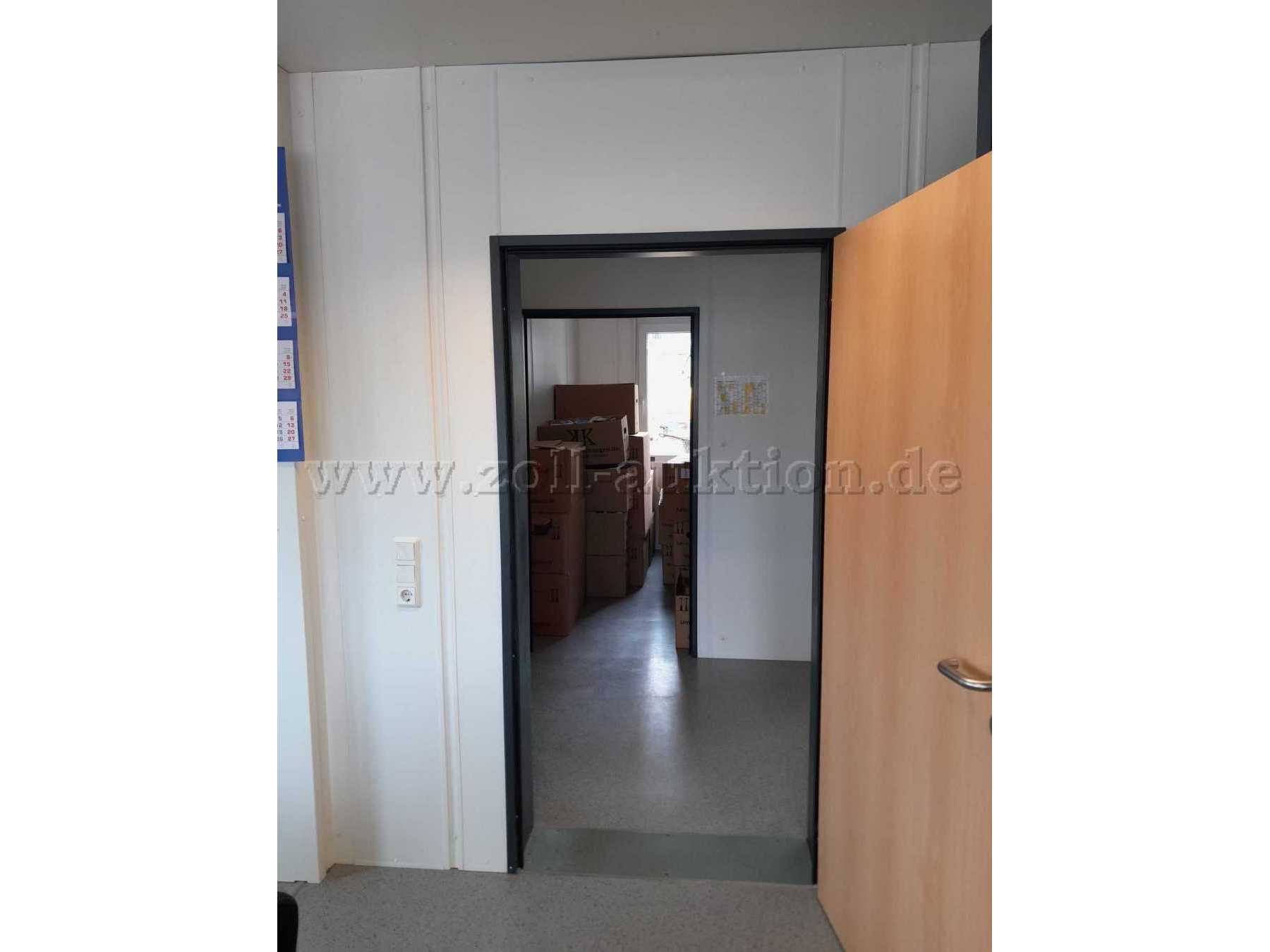 Eingang - Blick ins Besprechungszimmer