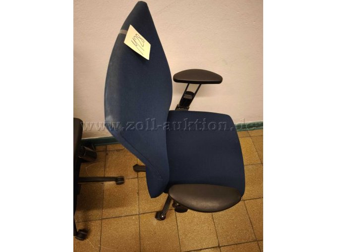 Bürodrehstuhl blau seitlich rechts
