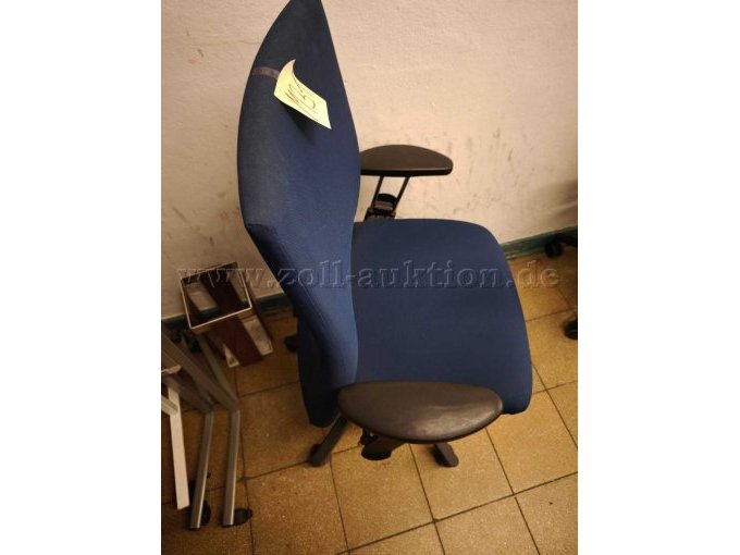 Bürodrehstuhl blau seitlich rechts