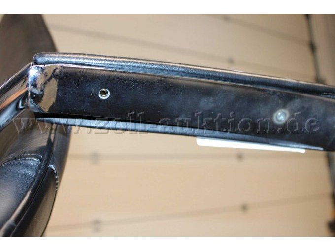 Fehlende Schraube Armlehne rechts
