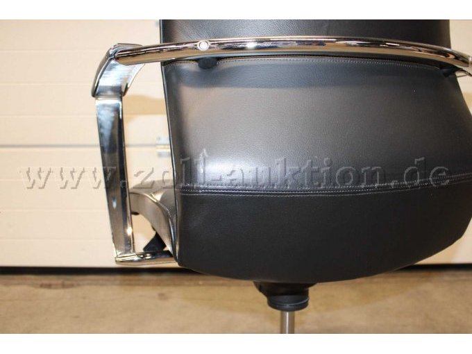 Rückansicht Chrom Drehstuhl