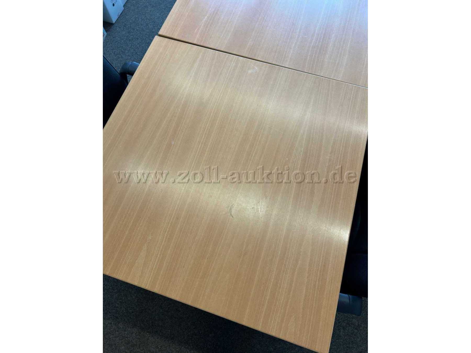 Besuchertisch klein (Abnutzung und Verschmutzung)