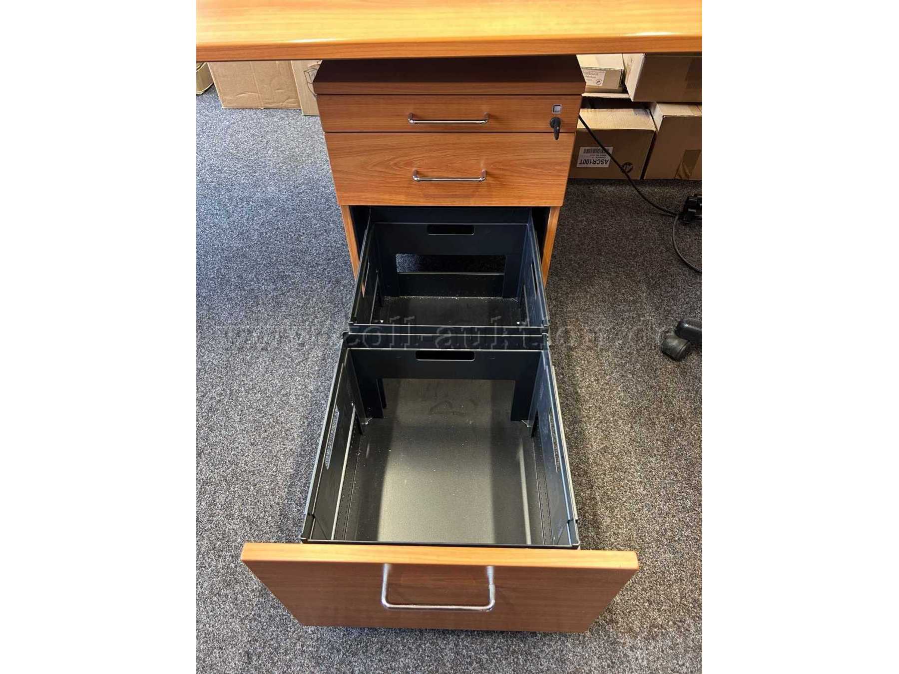 Rollcontainer untere Schublade