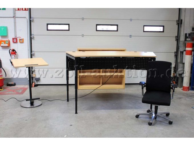 Schreibtisch hochgefahren