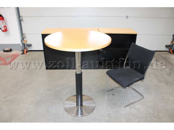 Ensemble mit Tisch ausgefahren