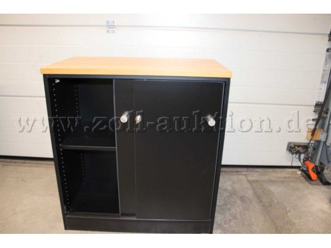 Schiebetürenschrank offen