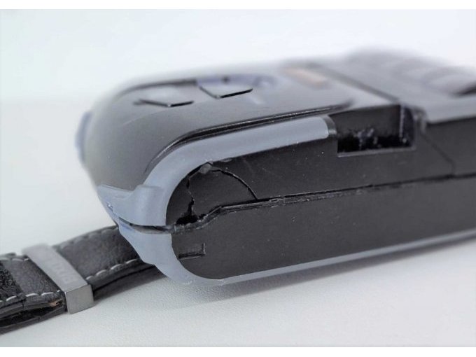 Seitenansicht mit Beschädigung