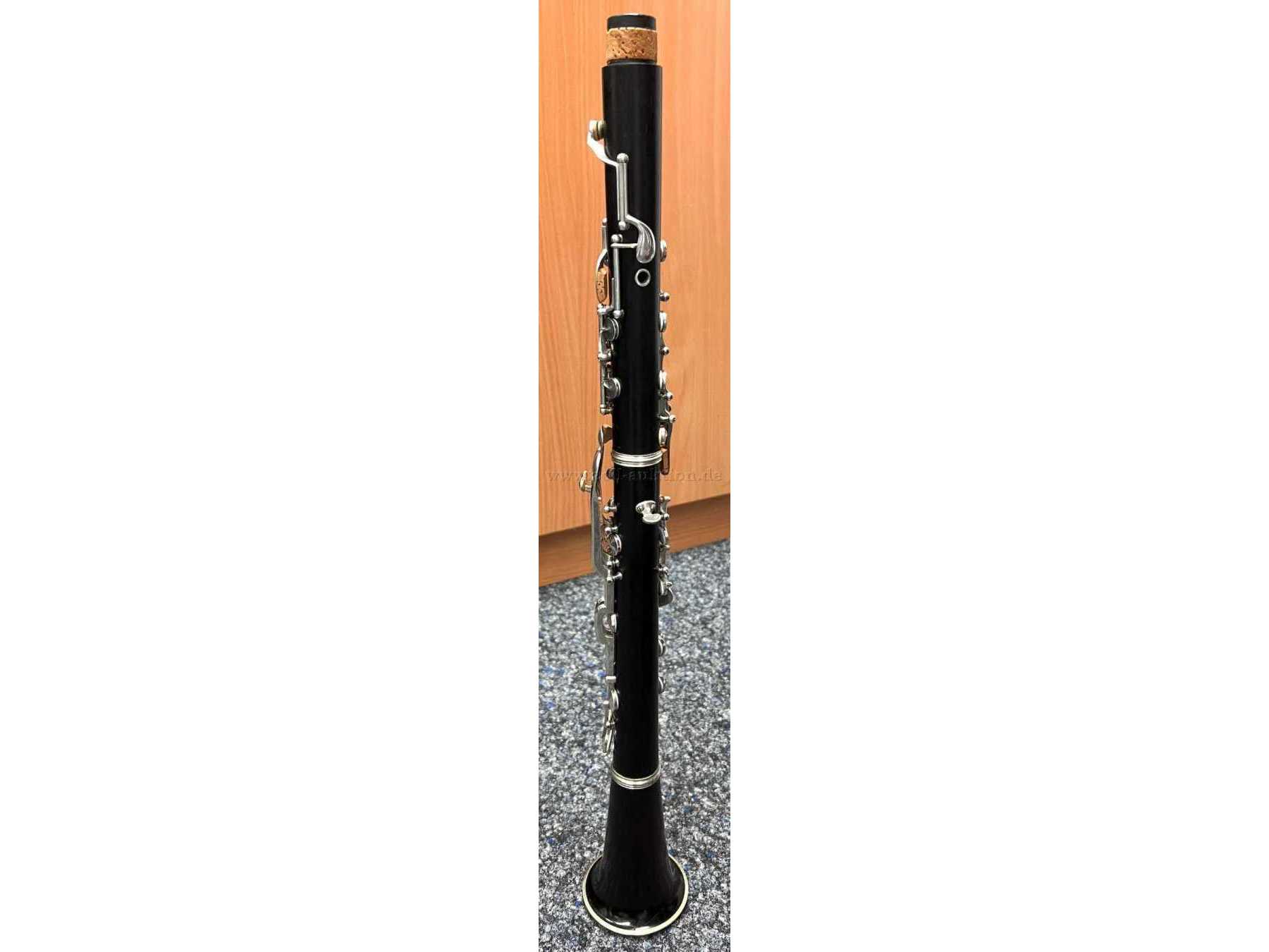 Hier zu sehen ist die Klarinette. Der Zustand wird ersichtlich. Trotz des Alters ist das Instrument voll funktionsfähig.