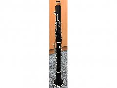 Hier zu sehen ist die Klarinette. Der Zustand wird ersichtlich. Trotz des Alters ist das Instrument voll funktionsfähig.