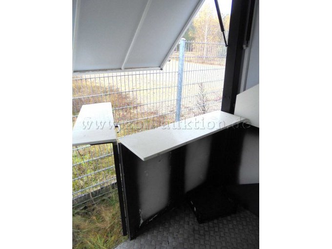 Anhänger mit Einstieg hinten