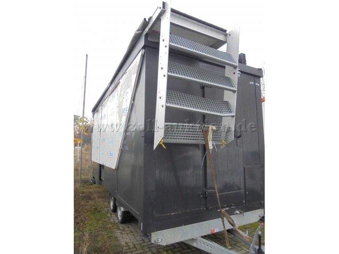 Vorderansicht/Treppe