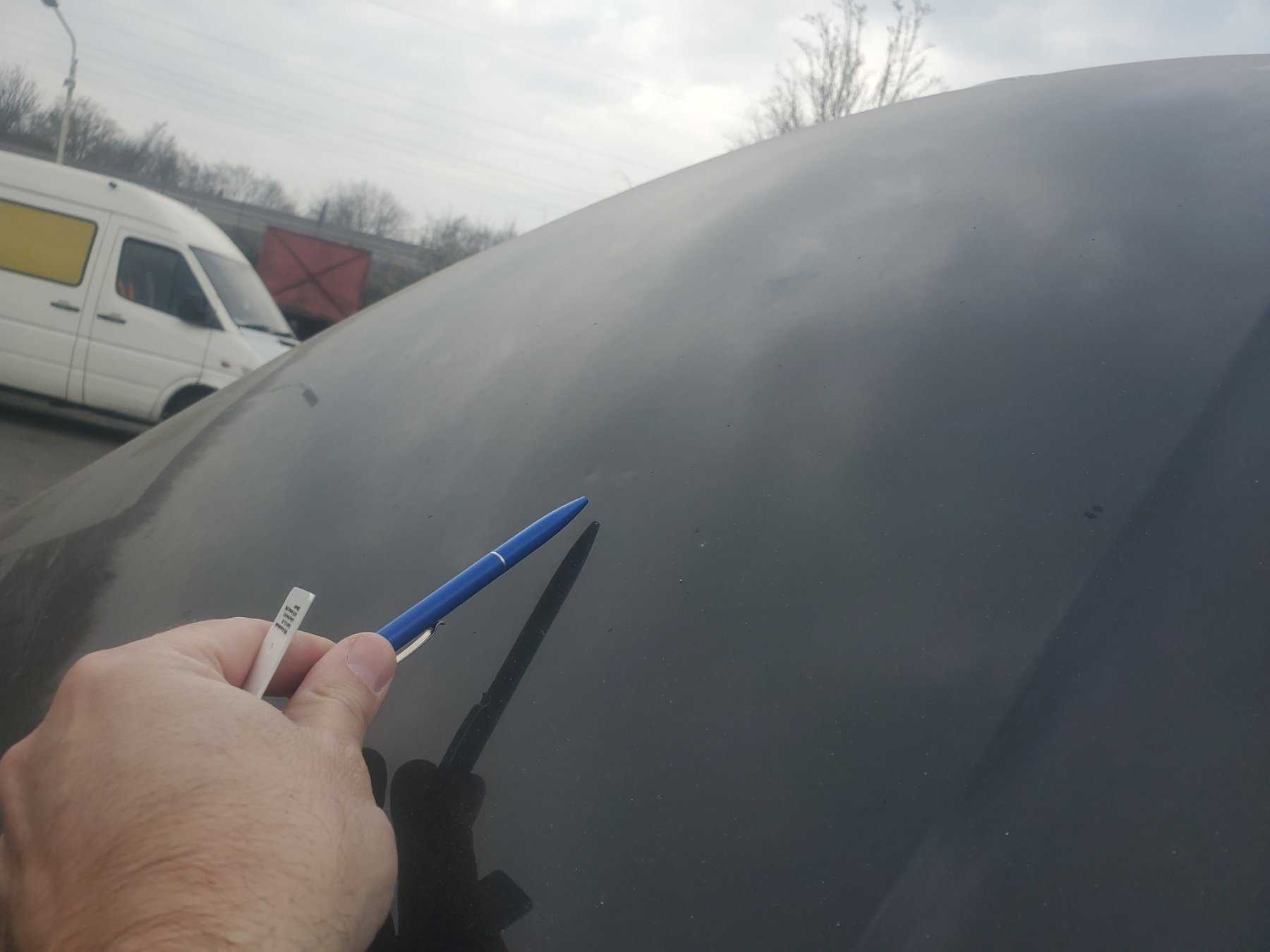 punktuelle Verformung der Motorhaube