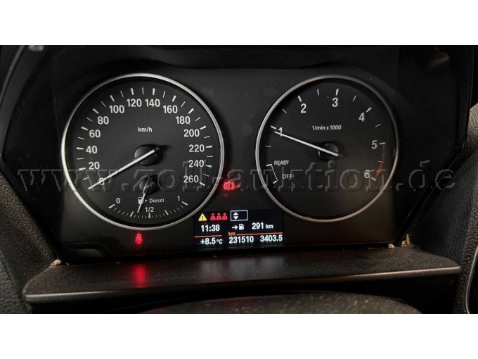 Tacho mit laufenden Motor