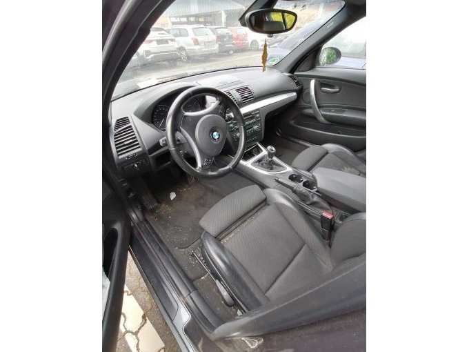 Innenansicht Vorne 1 BMW 118d