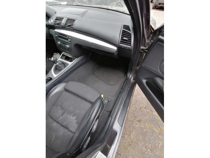 Ansicht Beifahrerseite BMW 118d
