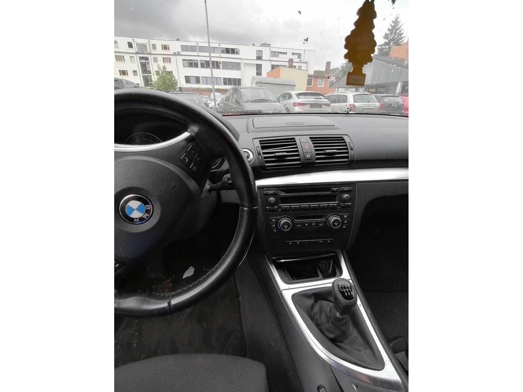 Innenansicht Vorne 3 BMW 118d