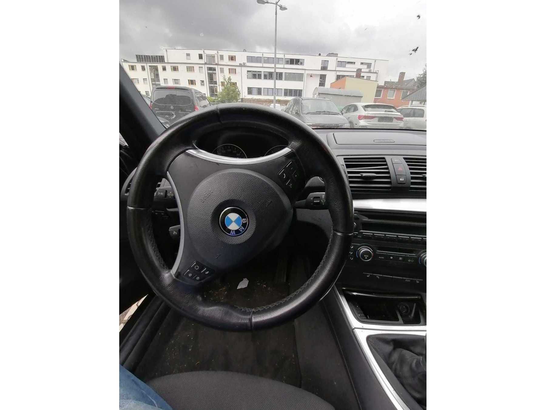 Innenansicht Vorne 2 BMW 118d