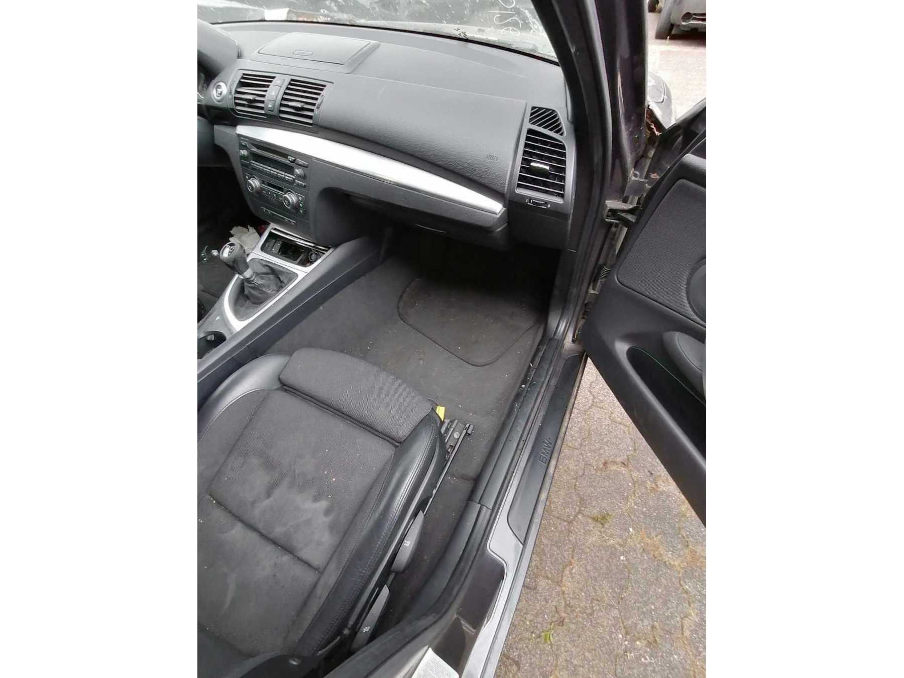 Ansicht Beifahrerseite BMW 118d
