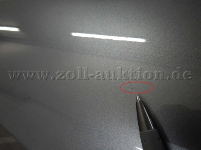 Tür vorne rechts: Kratzer