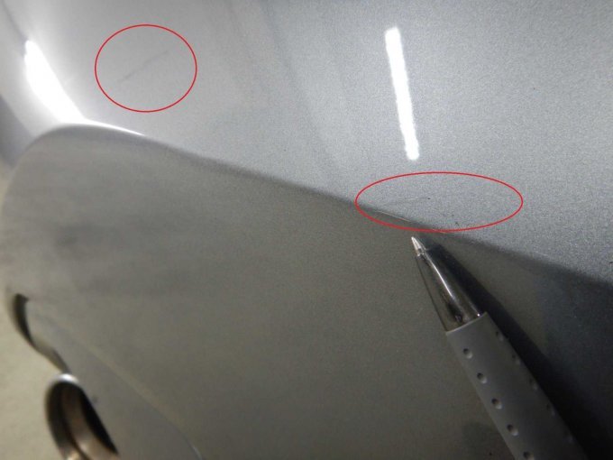 Stoßfänger hinten: Kleinere Kratzer