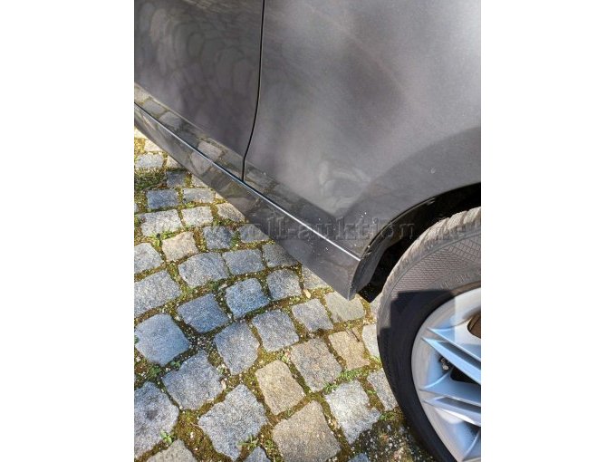 Steinschläge Schweller und Kotflügel vorne rechts