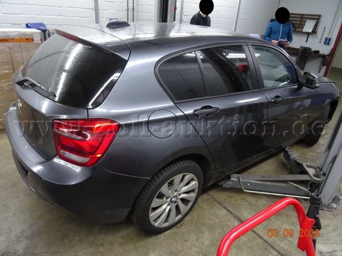 1 BMW 125d (1K4), Steinschlag Frontscheibe im Fernsichtbereich – foto 3 – kavel bij Zoll-Auktion, Braunschweig
