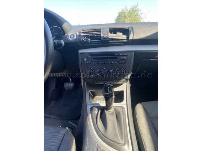 1 BMW 1er Reihe (BMW 118 I) – foto 6 – kavel bij Zoll-Auktion, Worms
