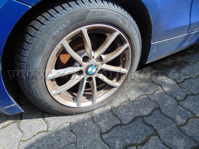 Ansicht Vorderrad Rechts mit Blick auf die Bremsscheibe