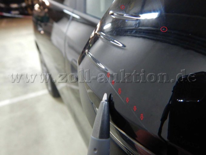 Außenspiegel rechts > Spiegelkappe: Kratzer und kleinere Steinschläge