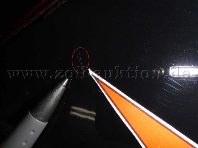 Seitenteil hinten rechts: Kratzer u. Schlieren