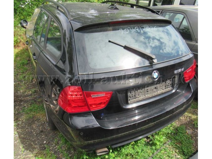 Fahrerseite hinten