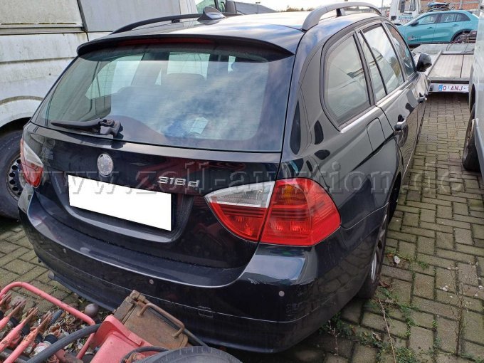 BMW 318D - hinten rechts