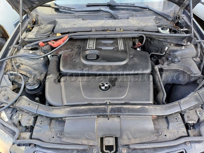BMW 318D - Motorraum