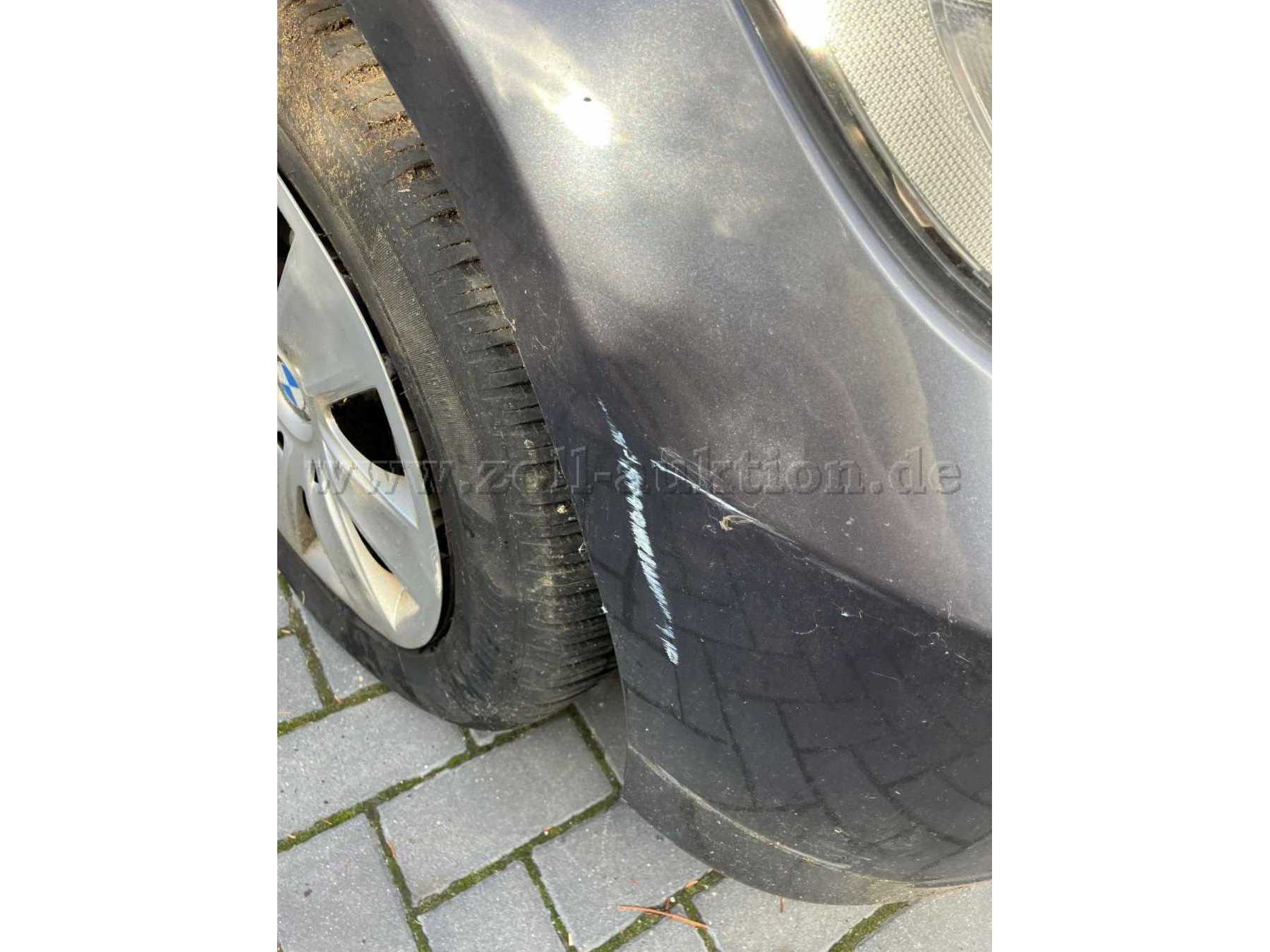 Kratzer und Delle vorne rechts