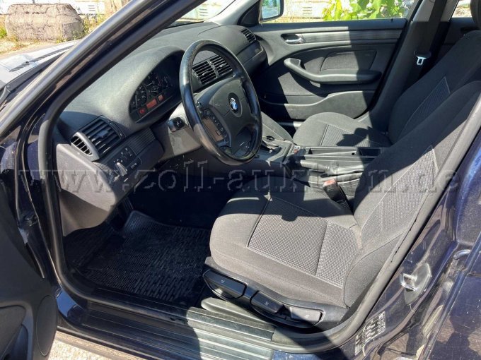 Einstieg Fahrerseite