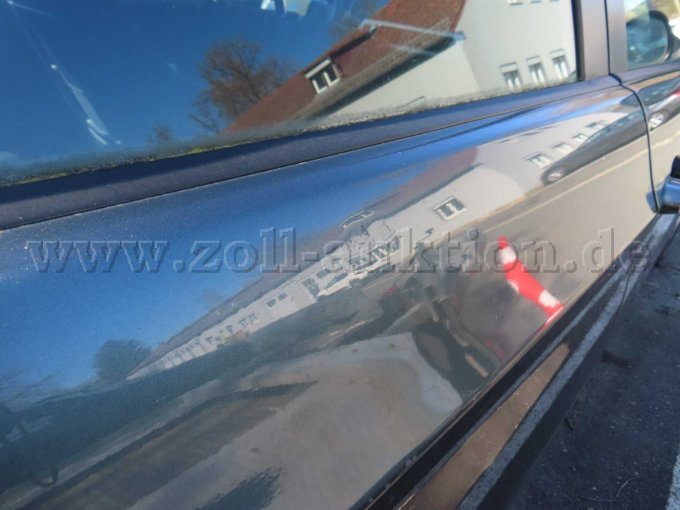 Tür hinten rechts mehrfach eingedellt