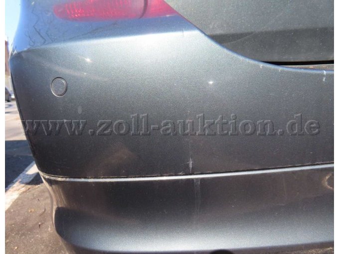 Stoßfänger hinten links beschädigt