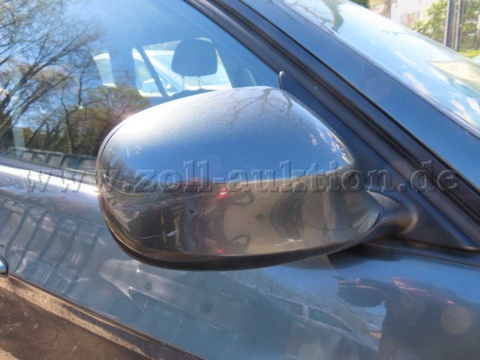 Außenspiegelgehäuse rechts beschädigt