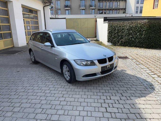 Vorne rechts Vorne rechts